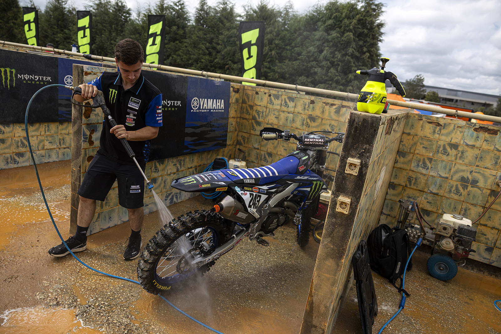 How to clean a motorcycle after riding in mud: a complete guide