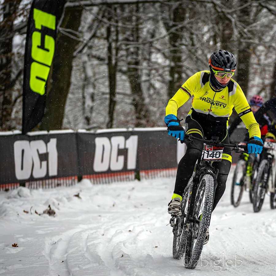 Winter MTB race alongside OC1 barrier boards