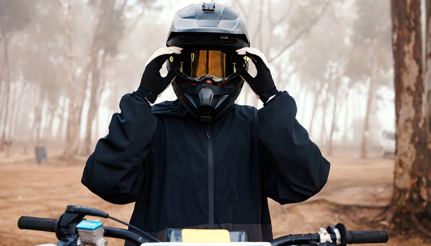 Jak zapobiec parowaniu wizjera i gogli motocyklowych?